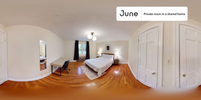 Building Photo - Private bedroom in 3 bed/1.5 bath Home