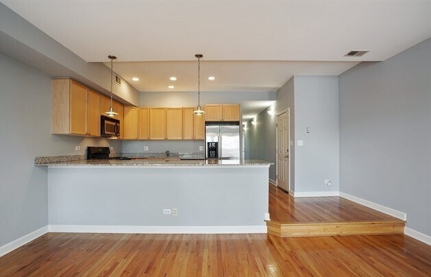 Foto del edificio - 815 S Western Ave