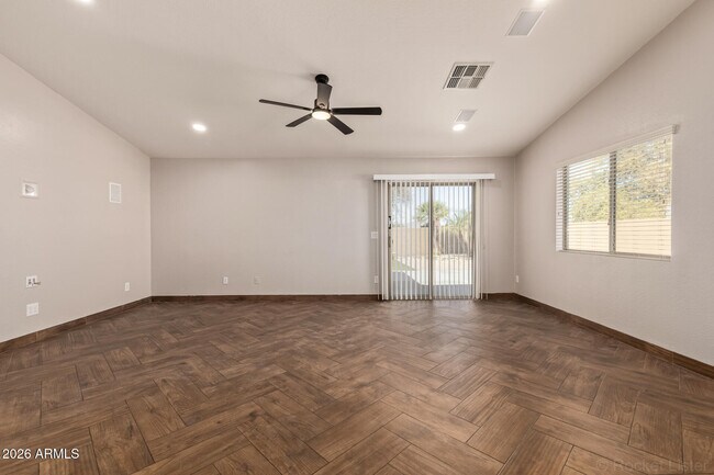 Foto del edificio - 23538 W Grove Cir