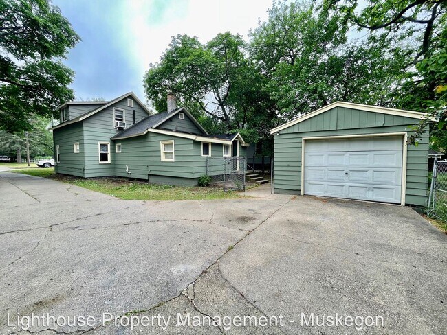 Building Photo - 3 br, 1 bath House - 628 Ada Avenue