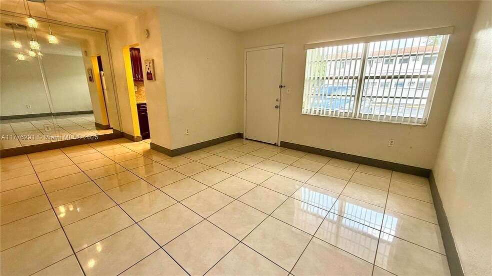 Foto principal - 1629 NW N River Dr