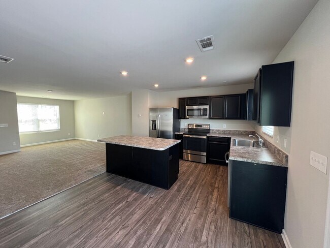 Building Photo - Lovely 4 Bedroom, 2.5 Bath home in Christi...