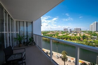 Building Photo - 3701 N Country Club Dr