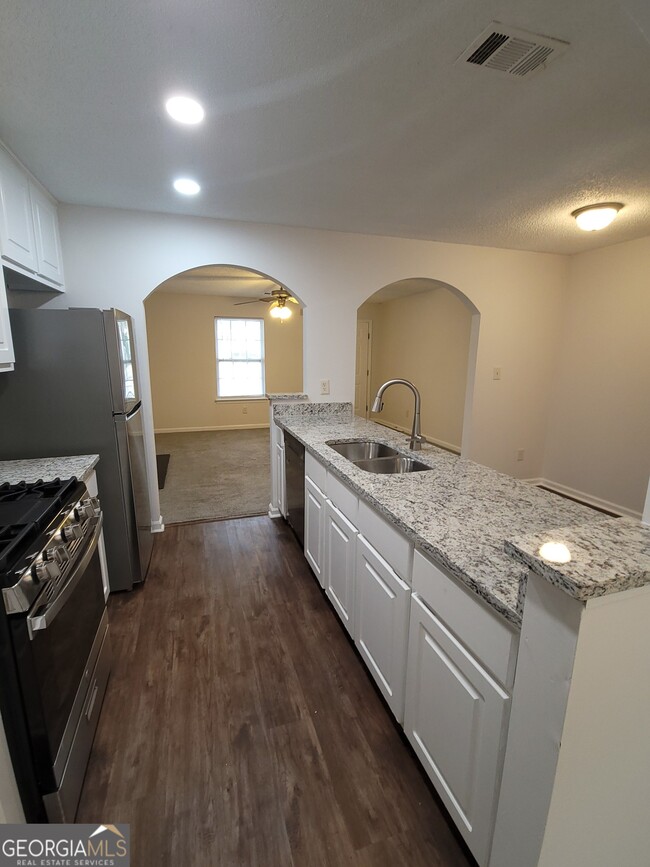 Building Photo - 5011 Larkspur Ln