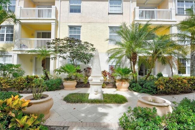 Building Photo - 275 Murcia Dr