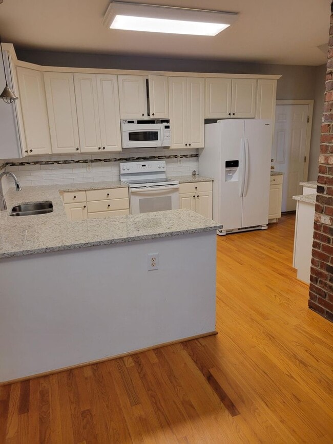 Building Photo - Awesome 4br/2.5ba in exc Cary Location! Available Now!