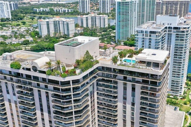 Foto del edificio - 19667 Turnberry Way
