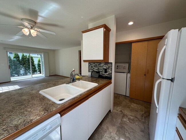 Foto del edificio - 3340 Southbend Pl