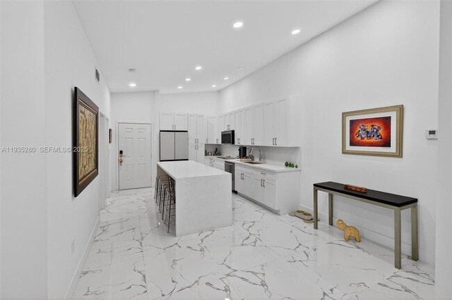 Foto del edificio - 4730 NW 102nd Ave