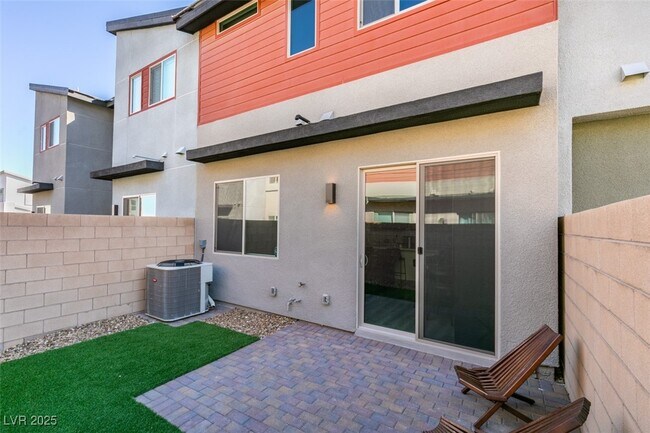 Building Photo - 2649 Conifer Canyon St