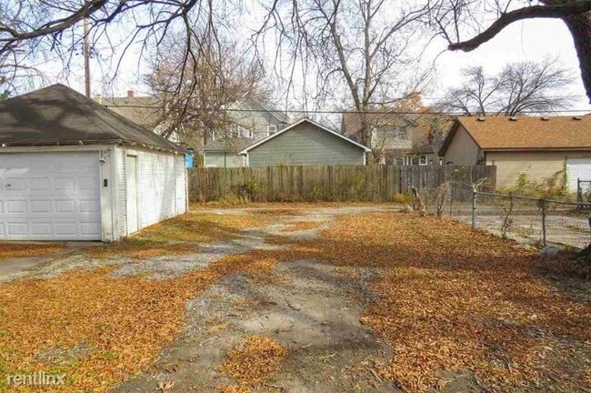 Building Photo - 2 br, 1 bath Townhome - 128 N. Erie