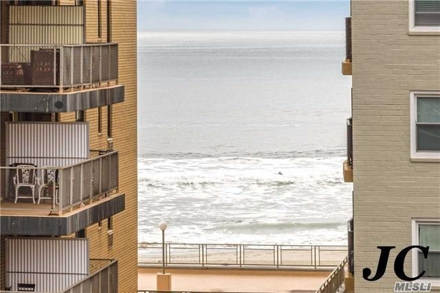 Foto del edificio - 848 E Broadway