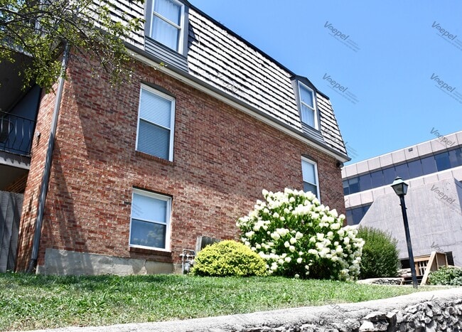 Building Photo - 4724 Belleview Ave