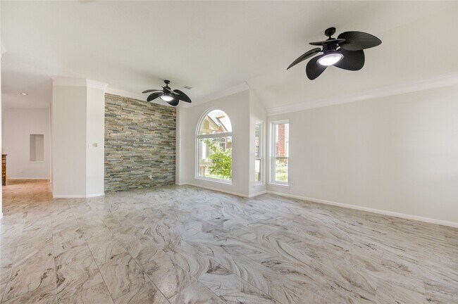 Building Photo - 15831 Laurel Cove
