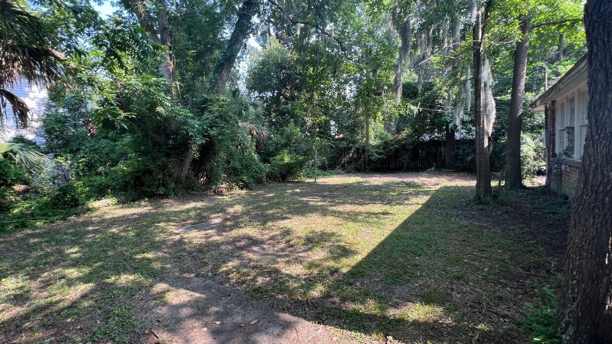 Foto principal - Four Bedroom - Two Bathroom - Single Famil...