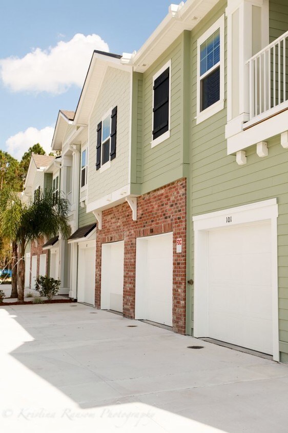 Foto principal - 130 Burnett Ct. #101