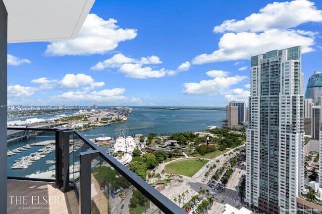 Foto del edificio - 398 NE 5th St