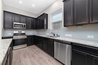 Building Photo - 11127 Bluewater Lagoon Cir