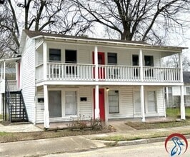Building Photo - 413 Stella St