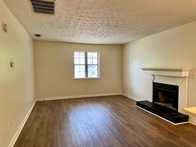 Building Photo - 5870 Sheldon Ct