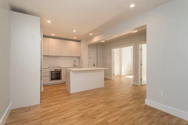 Building Photo - 138 Highland Ave