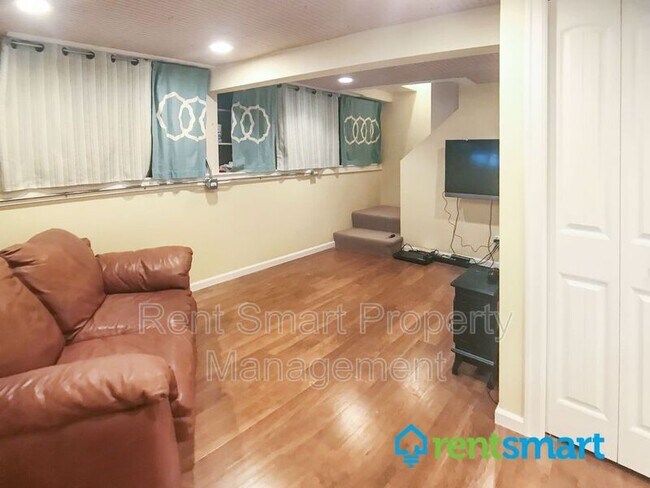 Foto del edificio - 1016 Cherry St