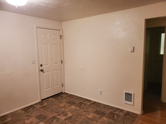Building Photo - 2112-2