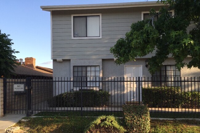 Hermoso dormitorio renovado - 27526 Violin Canyon Rd