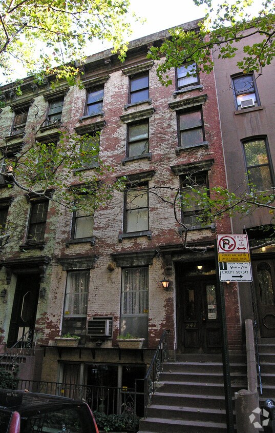 Foto del edificio - 247-251 E 31st St