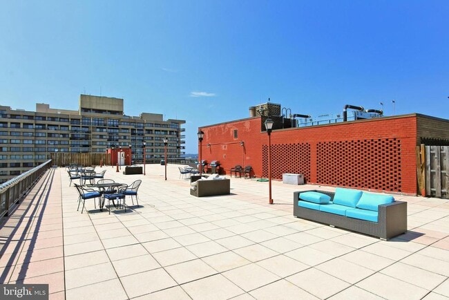 Building Photo - 801 N Pitt St