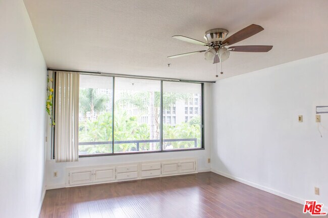 Foto del edificio - 880 W 1st St