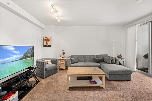 Foto del edificio - 1830 Radius Dr