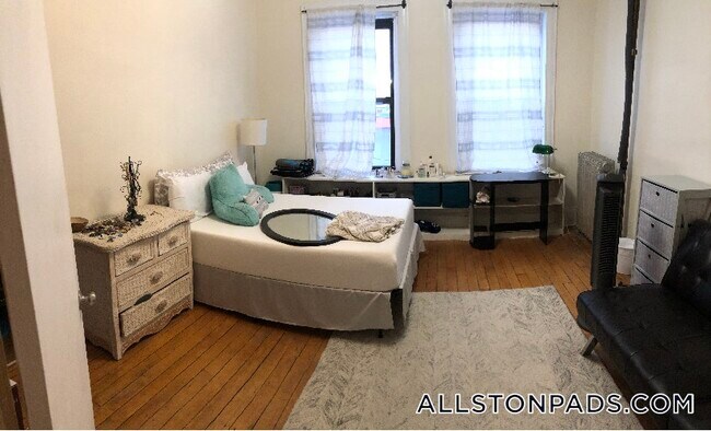 Building Photo - 100 Linden St