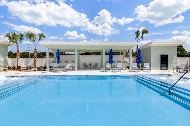 Building Photo - Trinity Villas