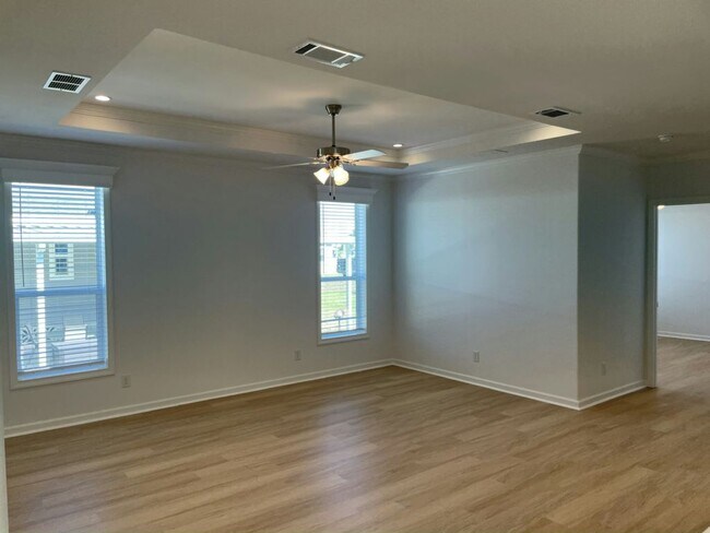 Building Photo - 34612 Robins Song Rd