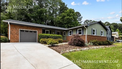 Building Photo - 916 Medlin Dr