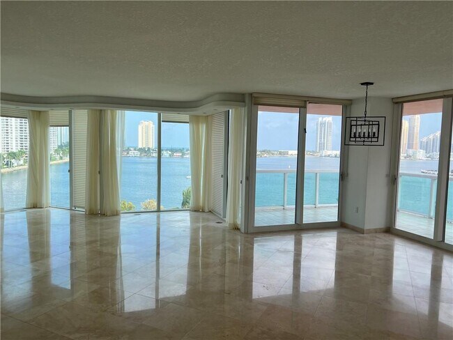 Foto del edificio - 3370 NE 190th St