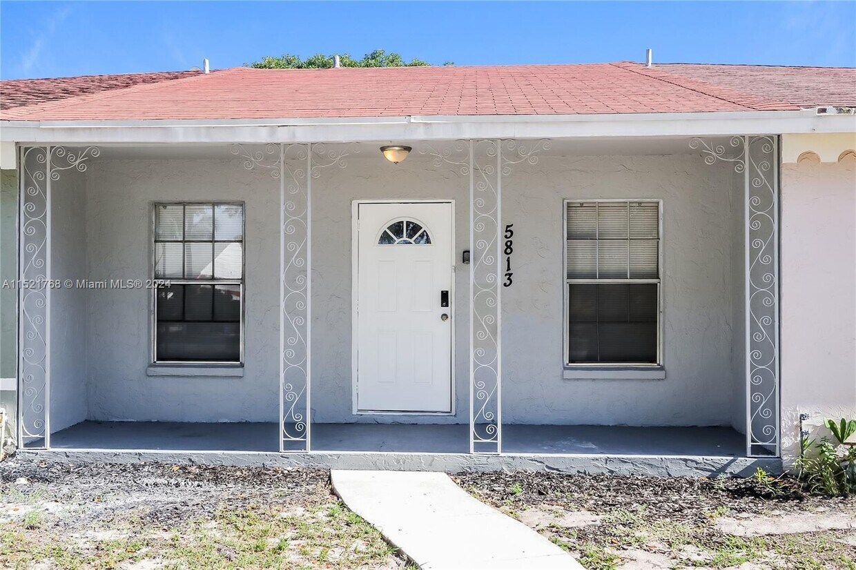 Primary Photo - 5813 S 38th St