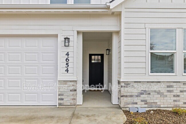 Building Photo - 4654 N Maple Grove Rd