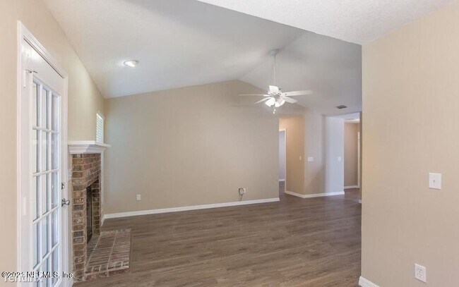 Foto del edificio - 3 br, 2 bath House - 3904 English Colony D...