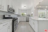 Foto principal - 10731 Gothic Ave