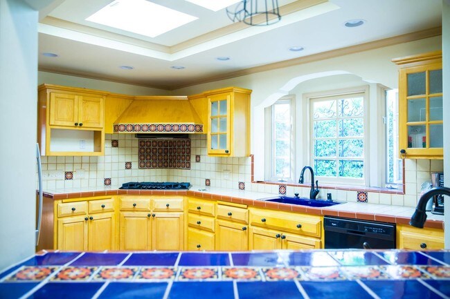 1227 Alvira St, Los Angeles, CA 90035 - House Rental in Los Angeles, CA