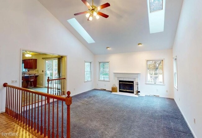 Building Photo - 4 br, 3 bath House - 34 Maria Dr
