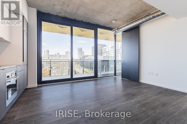 Photo du bâtiment - 21 Lawren Harris Square