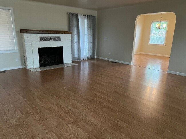Building Photo - 2 Bedroom Home in Anderson - MUST SEE