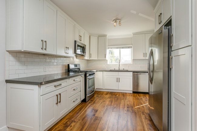 Foto del edificio - 10614 Kinnard Ave