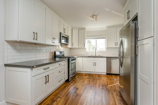 Building Photo - 10614 Kinnard Ave