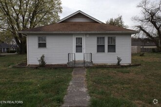 Building Photo - 301 Russell Rd