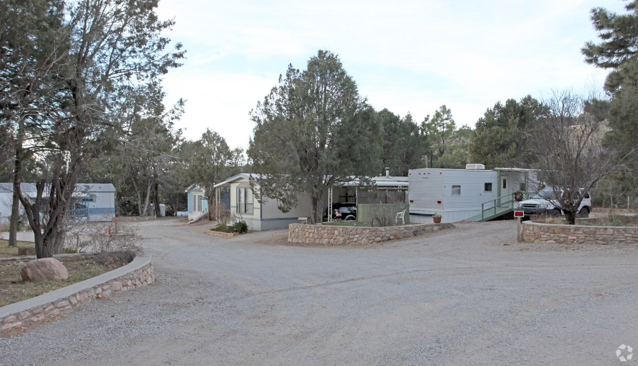 Riviera De Sandia Mobile Home Park Apartments in Cedar Crest, NM