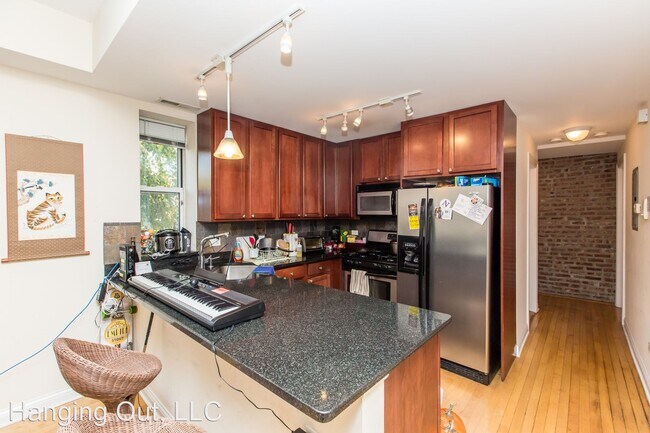 Building Photo - 1621 N Honore St